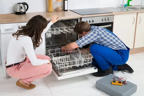 Common Dishwasher Issues and When to Call a Dishwasher Repair Expert